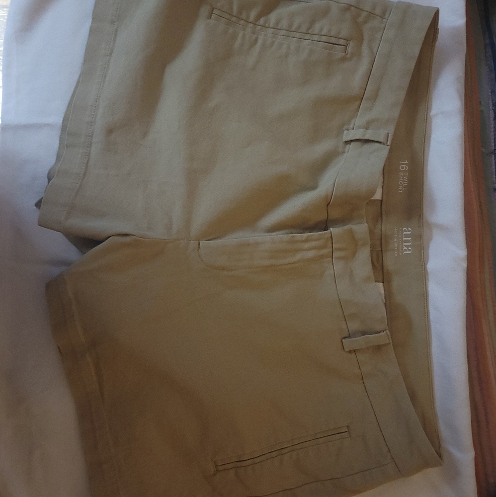 a.n.a. Khaki shorts Size 16